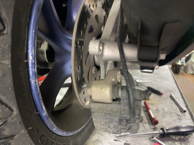 マジェスティSのリアディスクブレーキ・エアクリーナーエレメントを